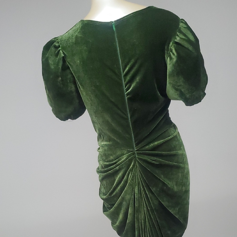 PrettyLittleThing Green Ruched Asymmetrical Cocktail Gown. - Picture 4 of 5